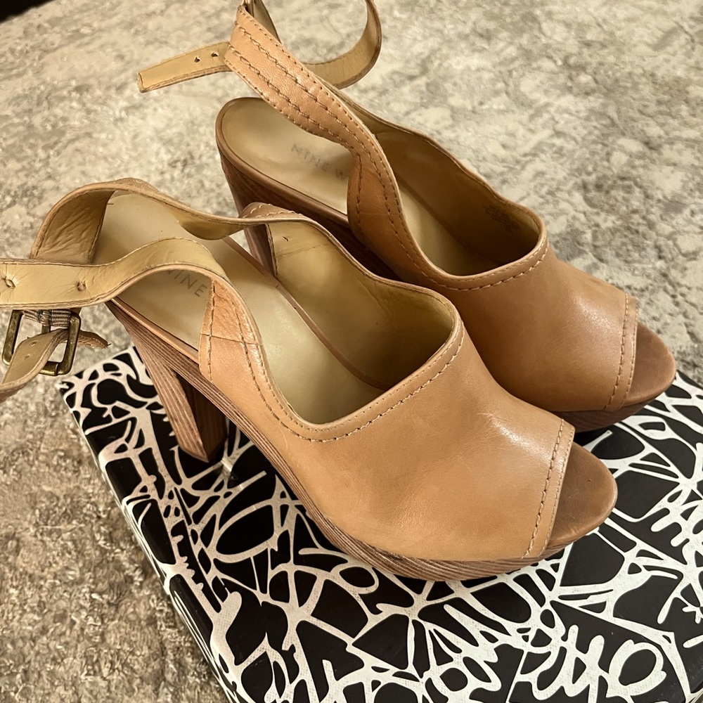 Nine West neutral platform size 8 1/2